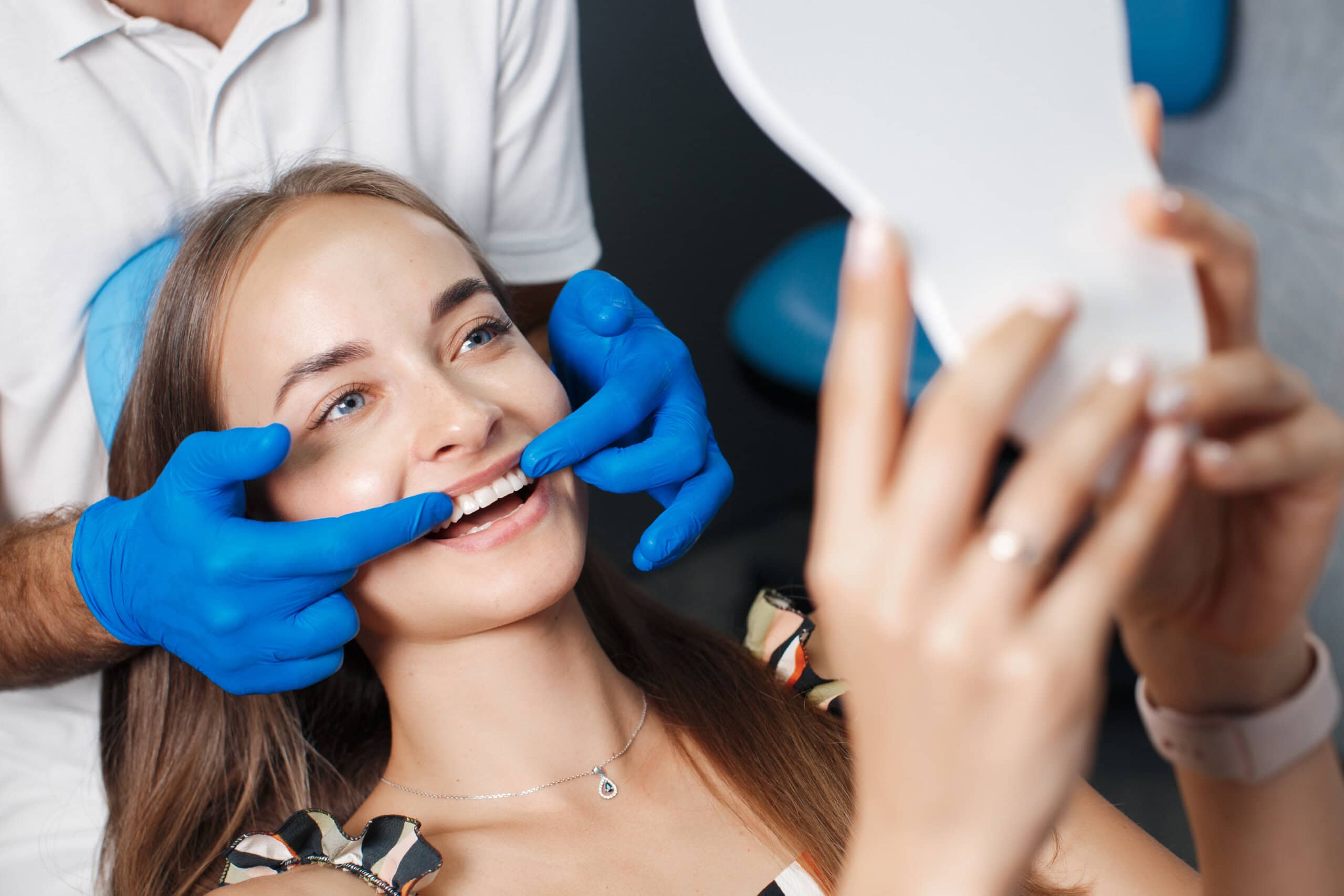 Implantát alebo mostík – čo je lepšie?