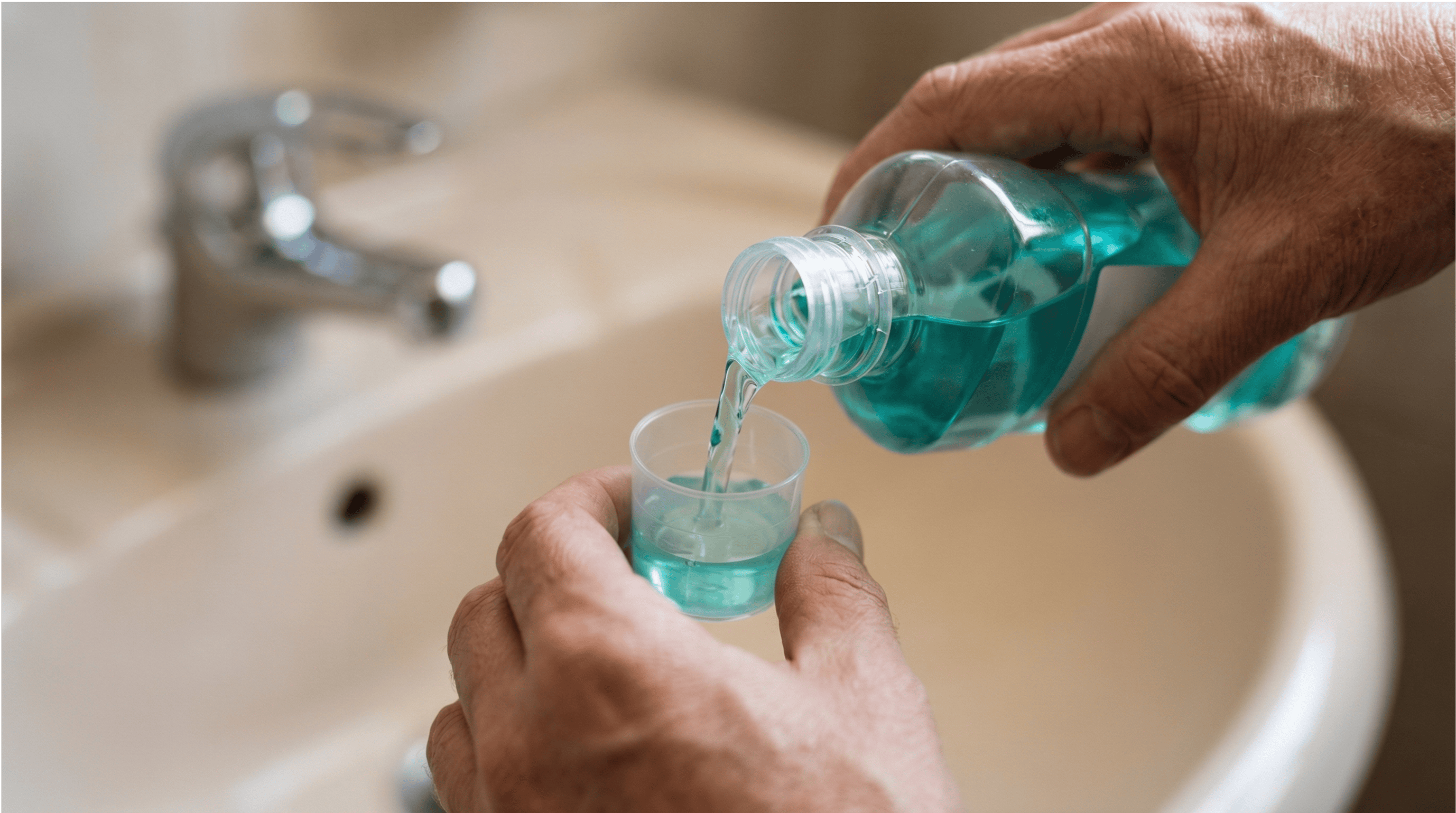 Ústna voda: pomocník alebo zbytočnosť?