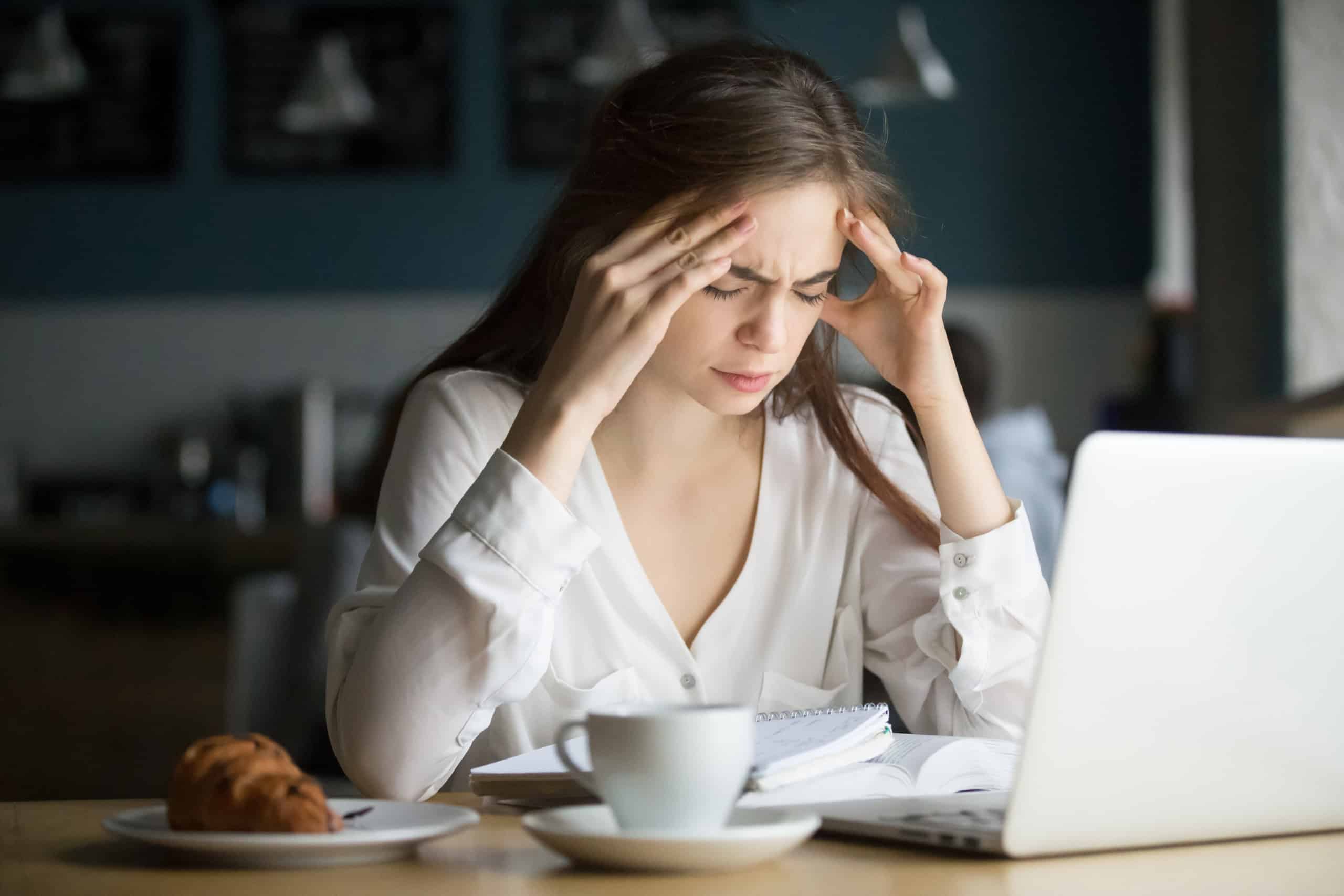 Môže zubný problém spôsobiť bolesť hlavy? Ako spolu súvisia zuby, čeľusť a bolesti hlavy