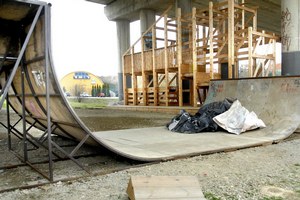Foto: Vytrhnuté a pohádzané. Niekto si na nich vybil zlosť. Foto: Judita Čermáková
